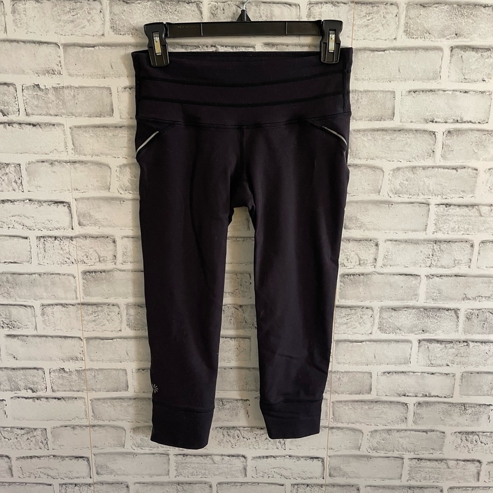 Women’s Athleta Capri Leggings Black pockets stash pocket Size XS